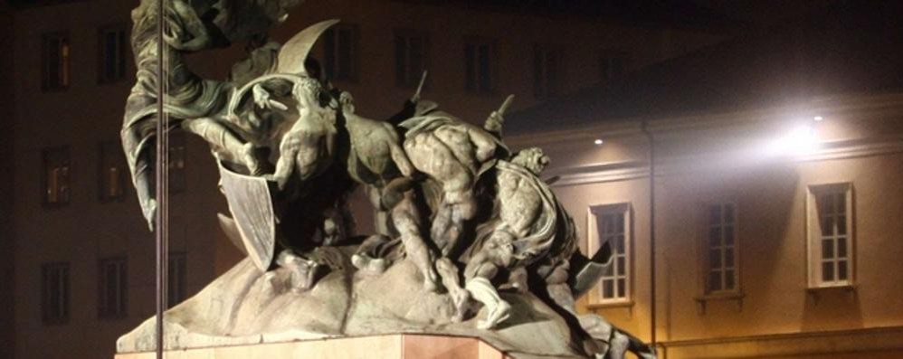 Il monumento ai caduti di piazza Trento e Trieste a Monza