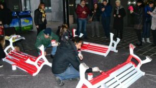 Le panchine rosse contro la violenze sulle donne a Lissone