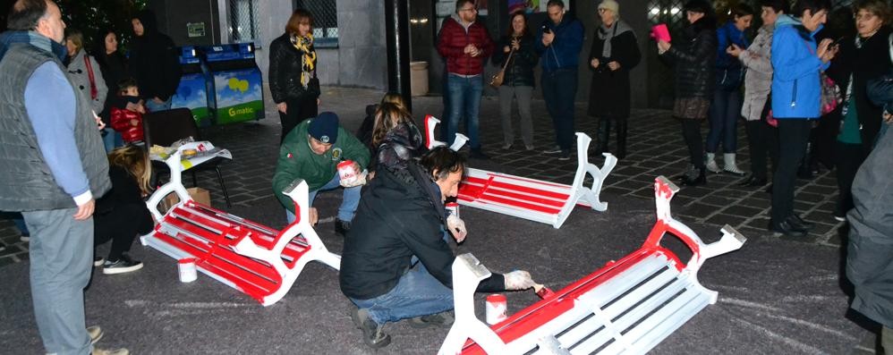 Le panchine rosse contro la violenze sulle donne a Lissone