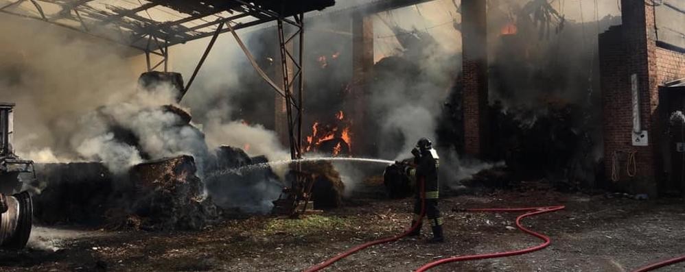 Sulbiate incendio stalle castello 22 ottobre 2019 - foto Vigili del fuoco