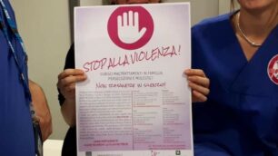 Una parte del personale del Ps di Vimercate per la giornata contro la violenza sulla donna - foto d’archivio