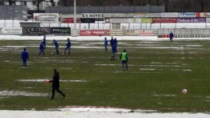 Calcio, Sondrio-Seregno: le condizioni del terreno di gioco, molto ghiacciato