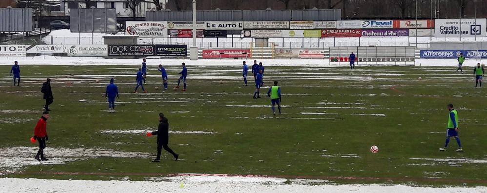 Calcio, Sondrio-Seregno: le condizioni del terreno di gioco, molto ghiacciato