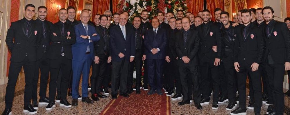 Il Calcio Monza ricevuto a Villa Gernetto dalla famiglia Berlusconi per lo scambio di auguri natalizi