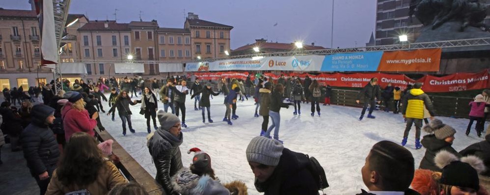 A Monza si pattina anche l’ultimo dell’anno: è sempre attiva la promozione per i lettori del Cittadino