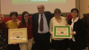 Da sinistra le Asa della rsa Sironi di Oggionp, il direttore generale Ats Briaqnza Silvano Casazza, Simona Salò direttore sanitario Rsa don Orione e Marica Bisazza, responsabile Rsa, coordinatriceinfermiere ( foto Volonterio)