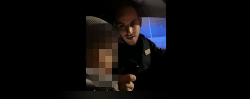 Monza volante polizia con il bambino Lorenzo - dal video pubblicato da Polizia di Stato