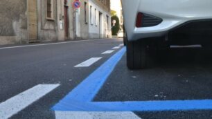 STRISCE BLU IN CENTRO a LISSONE