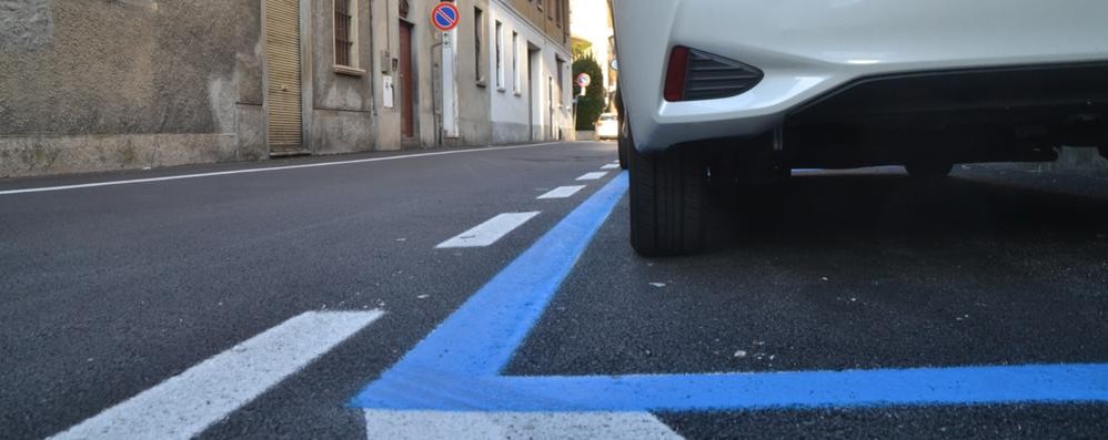 STRISCE BLU IN CENTRO a LISSONE