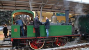 Milano-Asso, il treno a vapore che porta i regali di Natale