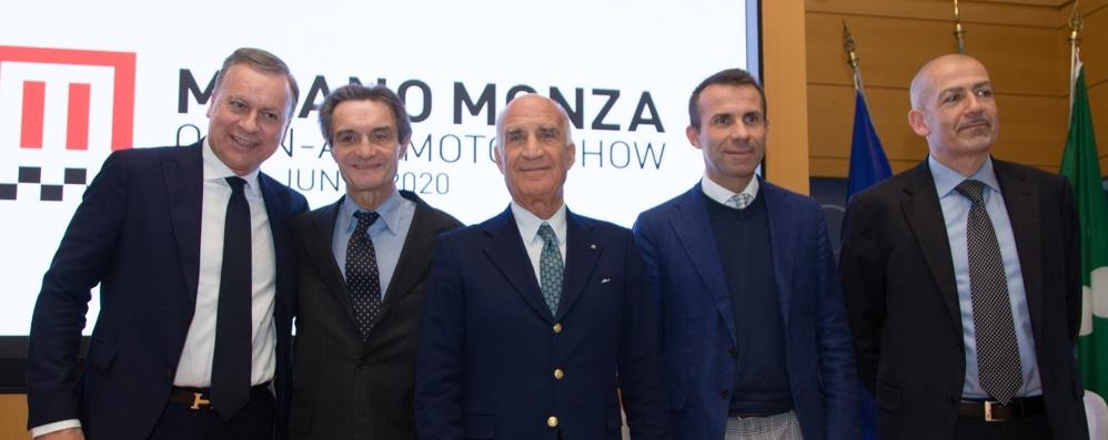 I protagonisti della conferenza stampa: da sinistra il sindaco di Monza Dario Allevi, il presidente della Lombardia Attilio Fontana, il presidente di Aci Sticchi Damiani, il patron del Motor show Andrea Levy e Andrea Cardinali, direttore generale di Unrae