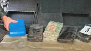 La droga nascosta nell’auto e sequestrata