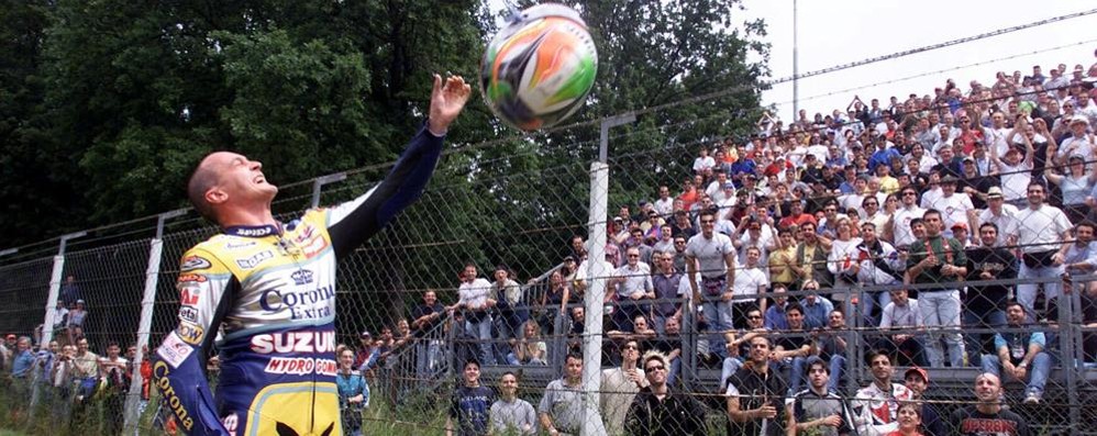 Autodromo di Monza: Fabrizio Pirovano e i suoi tifosi nel 2000