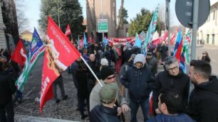 Un presidio davanti alla Prefettura, lunedì nuovo appuntamento