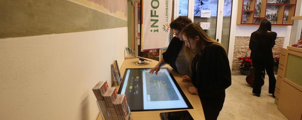 Monza, nuovo Infopoint piazza Trento Trieste