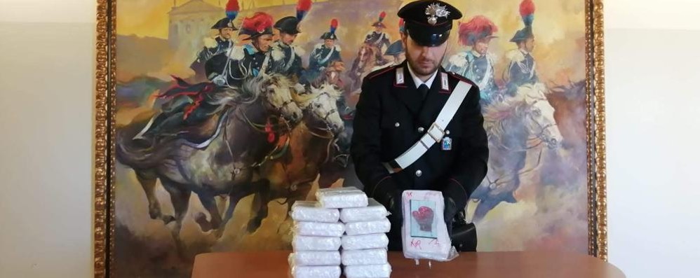 La cocaina sequestrata dai carabinieri di Desio