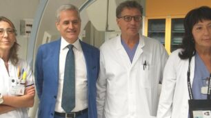 Cardiologo Stefano Garducci Vimercate, secondo da destra, col dierttore dell’Asst Nunzio del Sorbo