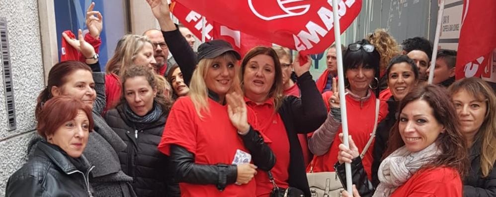 Una manifestazione di lavoratori Auchan