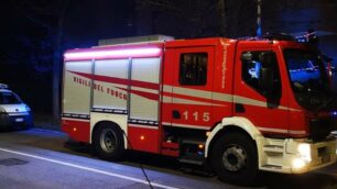 Fuga di gas a Seregno in via Monterosa.   Sul posto i vigili del fuoco di Seregno insieme a Gelsia reti