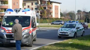 Polizia locale e ambulanza sul luogo dell’incidente a Biassono