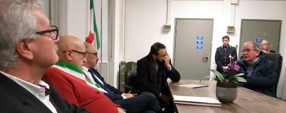 Un momento dell'incontro tra la giunta carnatese e il viceministro dell'Interno Matteo Mauri, terzo da sinistra accanto al sindaco Nava