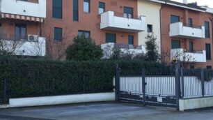 la palazzina di via villoresi senza numero civico dove si trova l'appartamento venduto all'asta