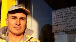 Cosimo Scarfone benzinaio Eni di via Milano che ha deciso di chiudere la domenica
