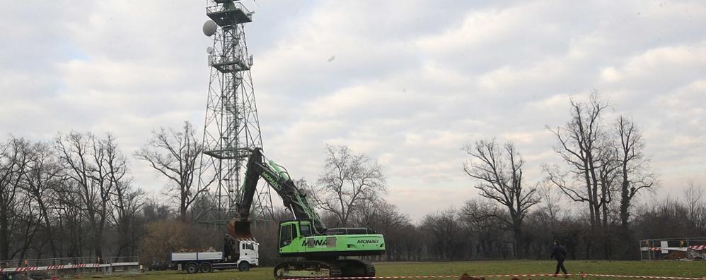 Lo smantellamento dei tralicci Rai al Parco di Monza