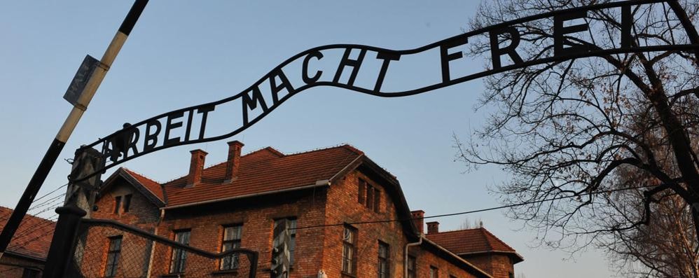 L’entrata del campo di concentramento di Auschwitz