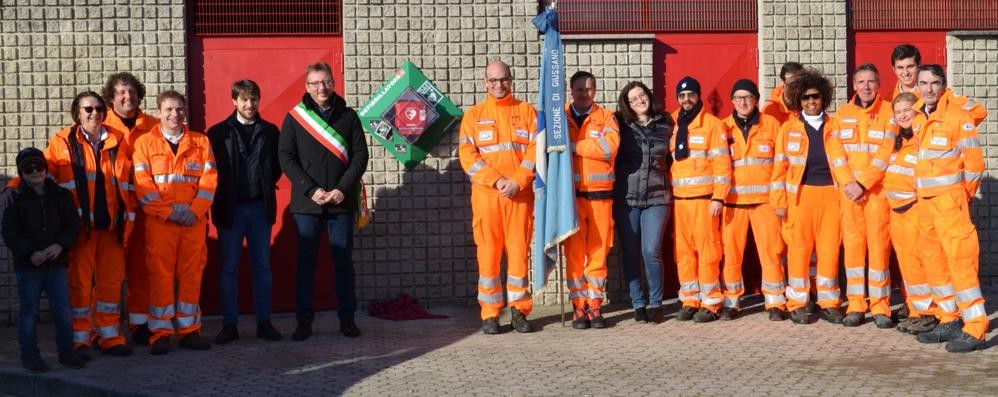 Inaugurazione colonnina defibrillatore piazza mercato alla presenza del sindaco e della Croce Bianca Giussano.