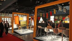 Un’immagine del Salone del Mobile: il settore legno arredo per ora è senza contratto nazionale