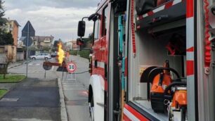 Limbiate vigili del fuoco fiammata lavori gas via Roma - foto Vigili del fuoco