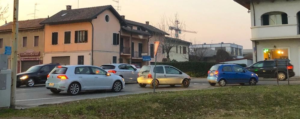 LISSONE: VIA TOTI incrocio con viale Martiri della Libertà.