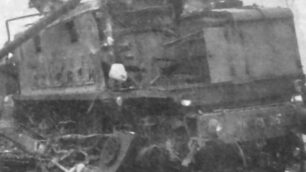 La locomotiva distrutta nell’incidente ferroviario del 1960