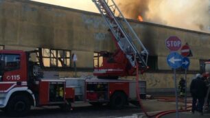 incendio via pellico monza