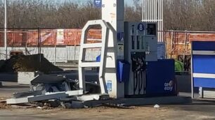 Paderno Dugnano Milano Meda colpo colonnina self service distributore benzina