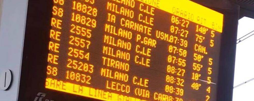 I ritardi accumulati dai treni delle linee S8 e Regio nella mattinata di martedì 28 gennaio