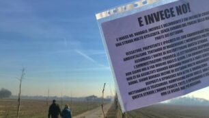 Vimercate-Arcore: via della Santa cartelli contro vandali alla Cavallera