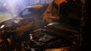 Seveso  vetture a fuoco via Carducci