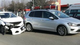 Incidente tra Arosio e Giussano, via Valassina vecchia. Famiglia ferita.
