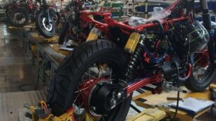 Una fabbrica di moto, sono tra i beni durevoli più acquistati