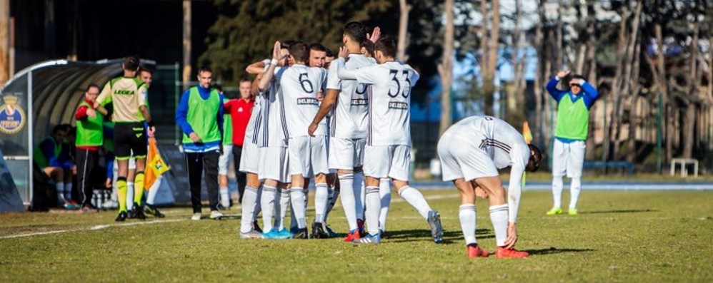 L'esultanza dopo il gol di Luca Artaria su rigore