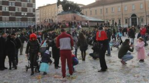 Una delle ultime edizioni del Carnevale in piazza a Monza