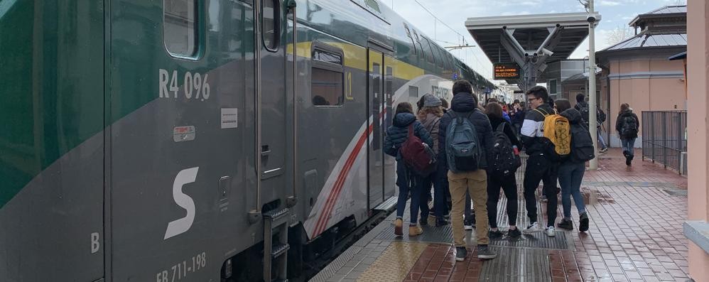 Un treno della linea Milano-Asso