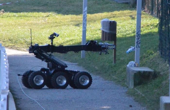 Artificieri dei carabinieri per pacchi sospetti al Laghetto di Giussano