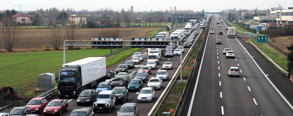 AUTOSTRADA A4 TRAFFICO - foto d’archivio