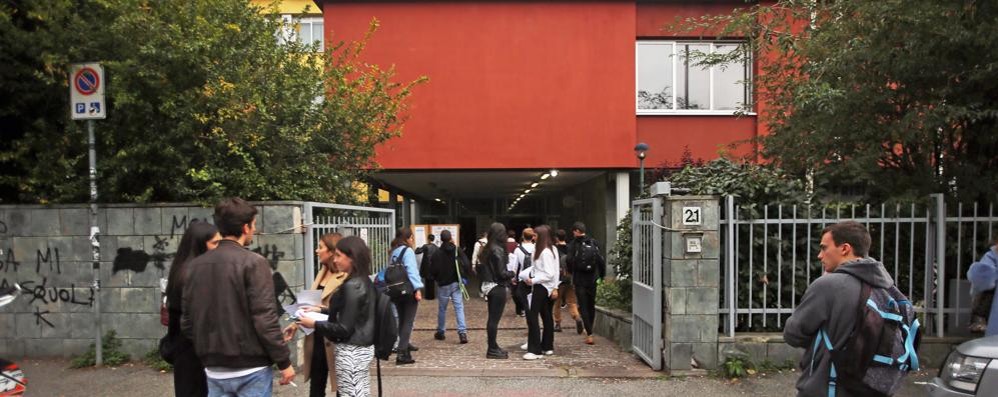 L’ingresso del liceo Frisi di Monza