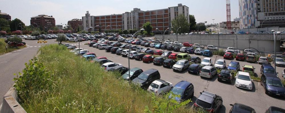 La zona del parcheggio dell’ospedale San Gerardo di Monza