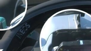 Ancora polemiche sul volante mobile della Mercedes