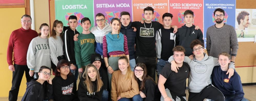 Gli studenti di 4 P Cat e 4 A moda con i docenti presenti al Mind